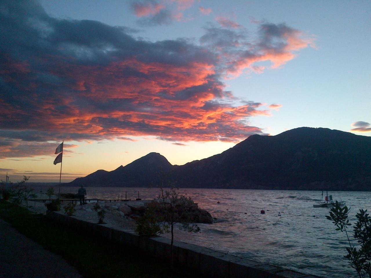 Hotel Garni Vela D'Oro Brenzone sul Garda Bagian luar foto